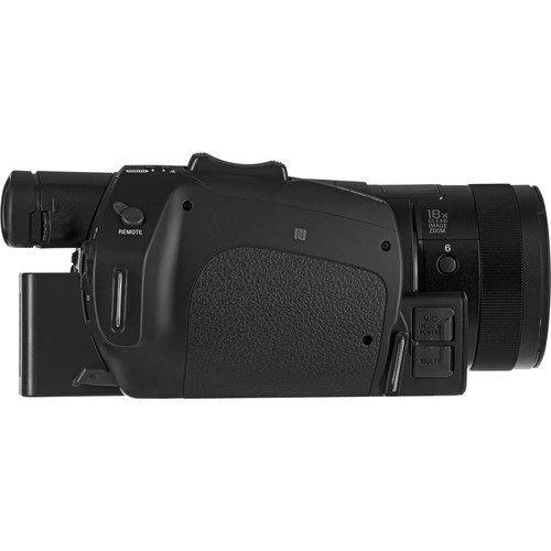 Видеокамера Sony FDR-AX700 4K